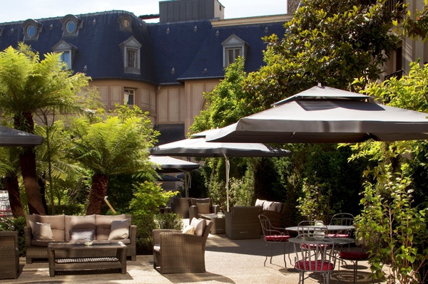 19-Jardin-Hôtel-Renaissance-Paris-Le-Parc-Trocadéro-.jpg